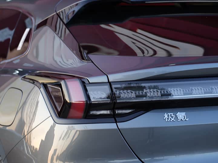 Фото 4 - Zeekr 001