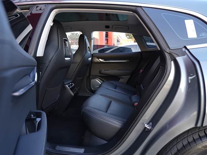 Фото 6 - Zeekr 001