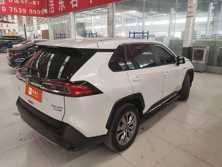 Фото 3 - Toyota Wildlander