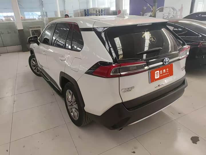 Фото 4 - Toyota Wildlander