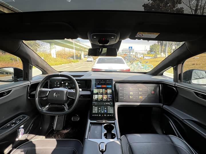 Фото 9 - HiPhi X