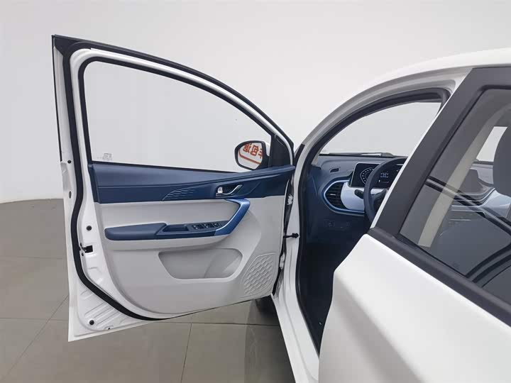 Фото 8 - Changan BenBen E-Star