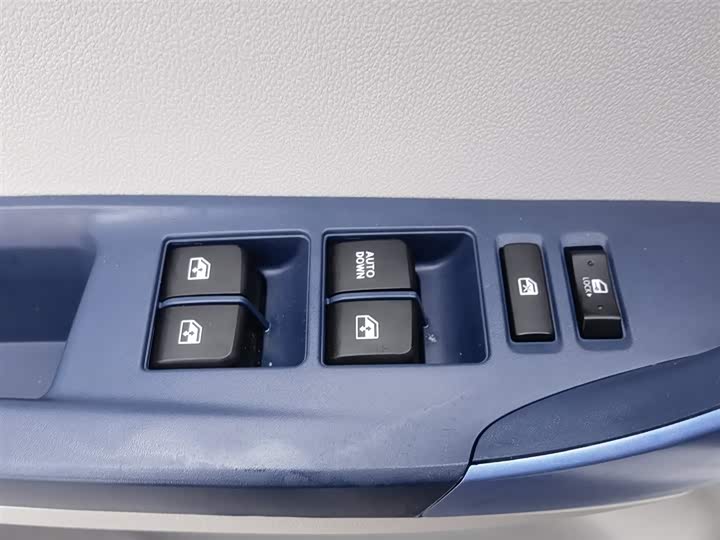 Фото 9 - Changan BenBen E-Star