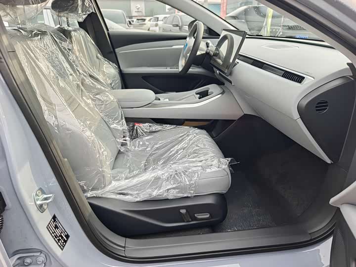 Фото 8 - XPeng Mona M03