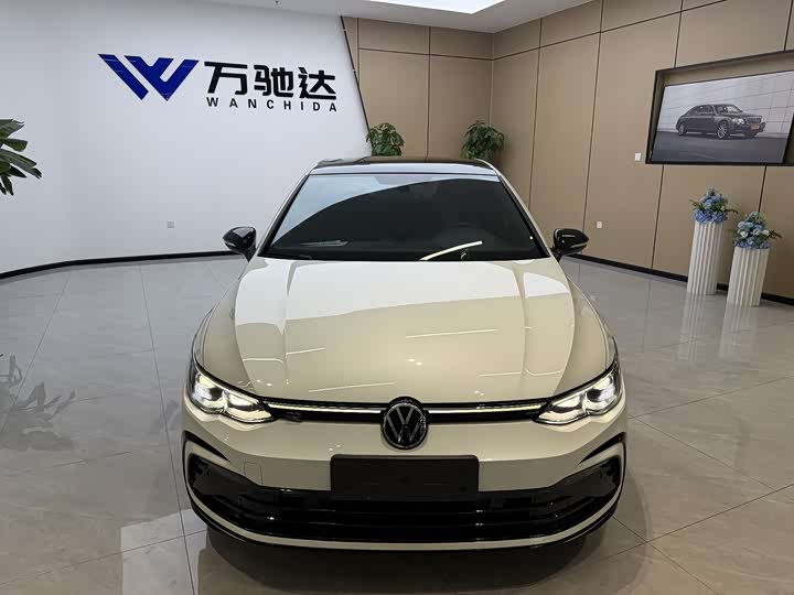 Фото 1 - Volkswagen Golf