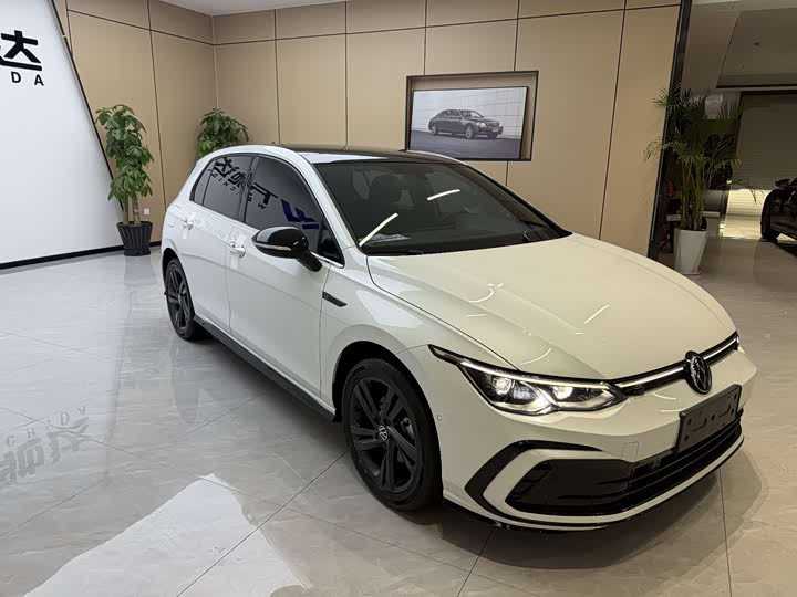 Фото 2 - Volkswagen Golf