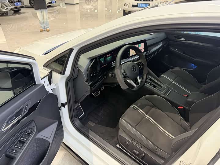 Фото 4 - Volkswagen Golf