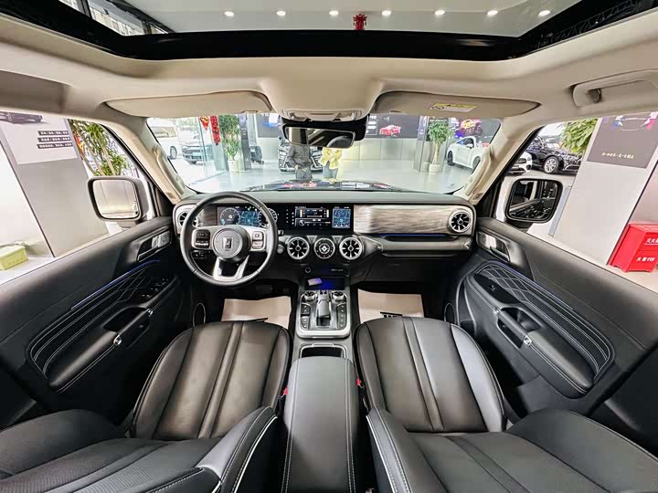 Фото 4 - Tank 300