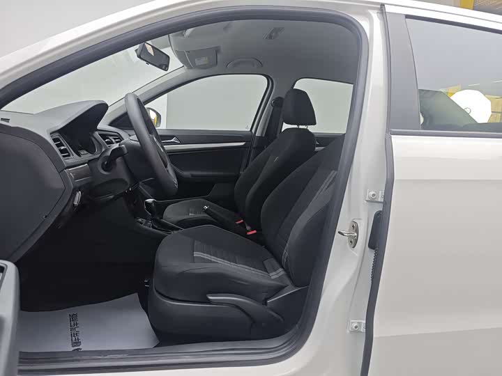 Фото 9 - Volkswagen Lavida