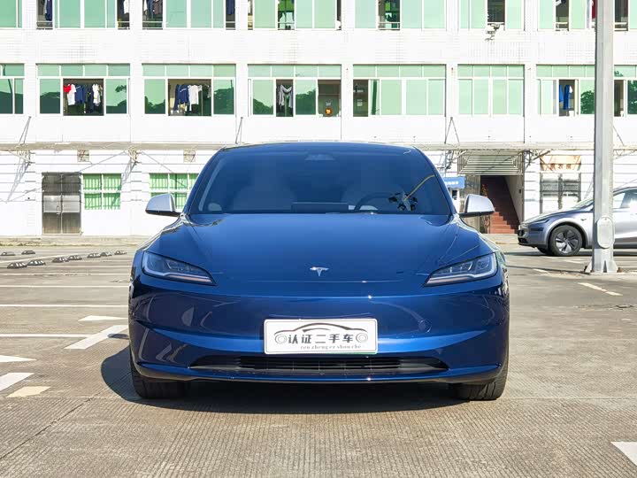Фото 2 - Tesla Model 3