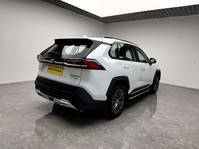 Фото 7 - Toyota Wildlander