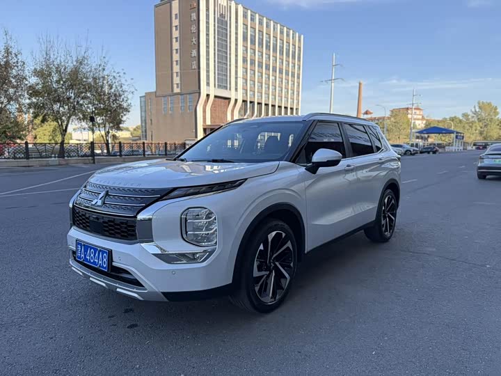 Фото 1 - Mitsubishi Outlander