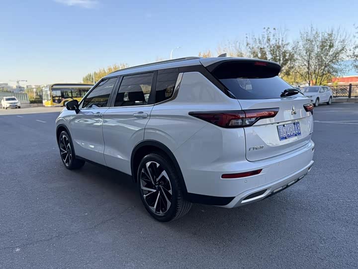 Фото 4 - Mitsubishi Outlander