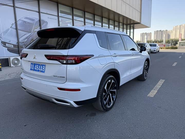 Фото 6 - Mitsubishi Outlander