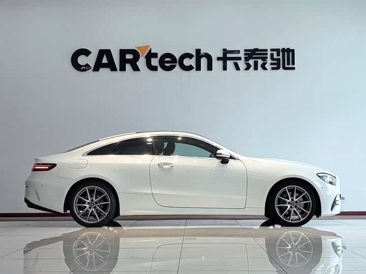 Фото 4 - Mercedes-Benz E-Class