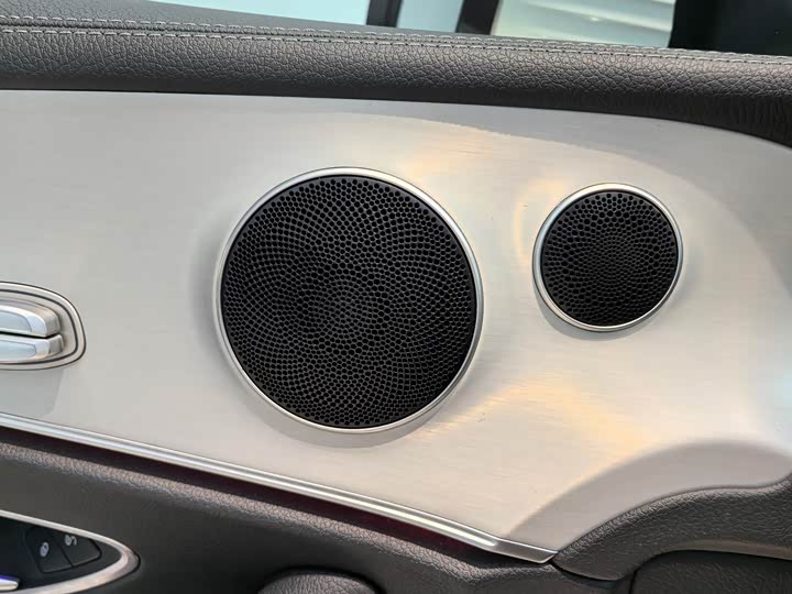 Фото 7 - Mercedes-Benz E-Class