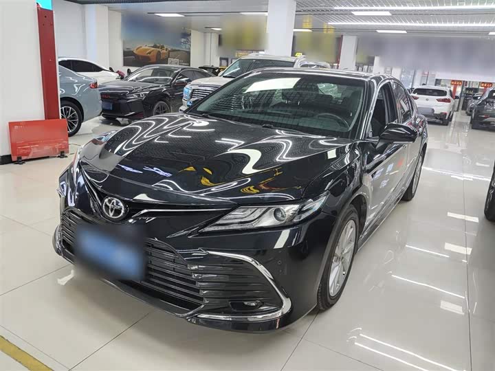 Фото 2 - Toyota Camry