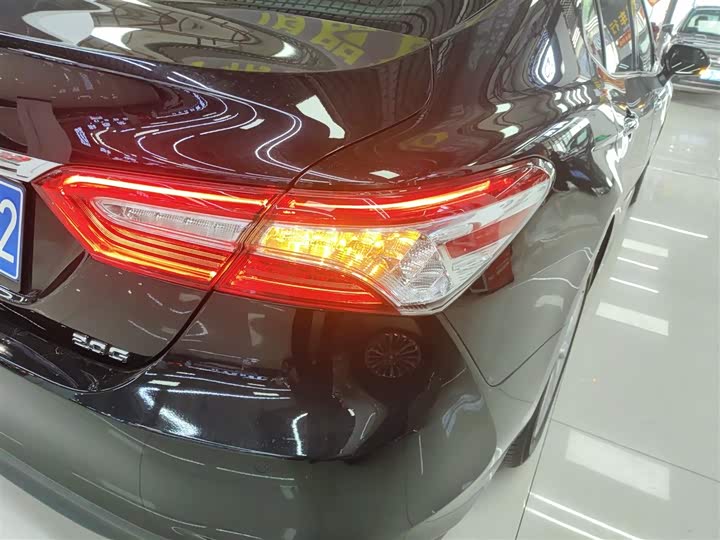 Фото 8 - Toyota Camry