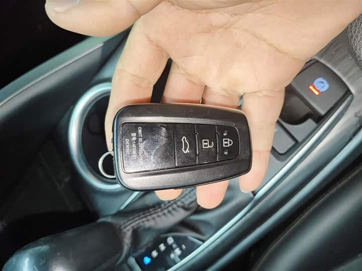 Фото 9 - Toyota Camry