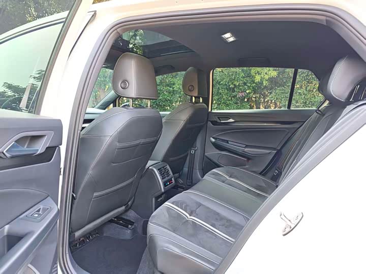 Фото 6 - Volkswagen Golf