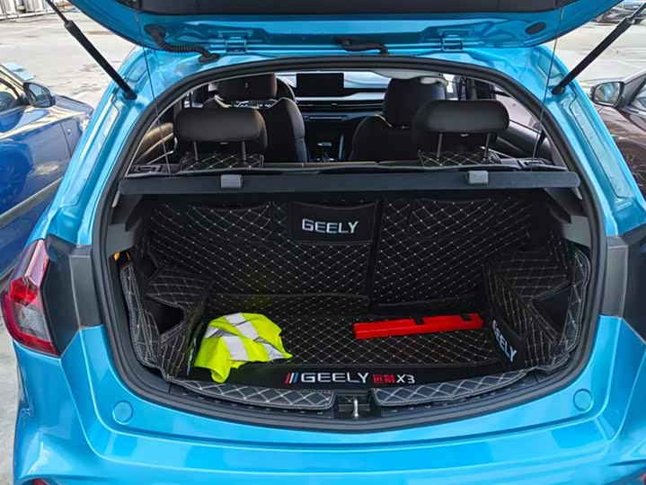 Фото 4 - Geely Vision X3