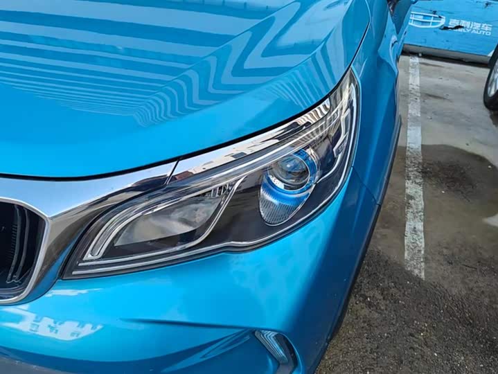 Фото 5 - Geely Vision X3