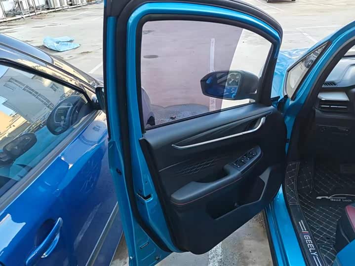 Фото 7 - Geely Vision X3