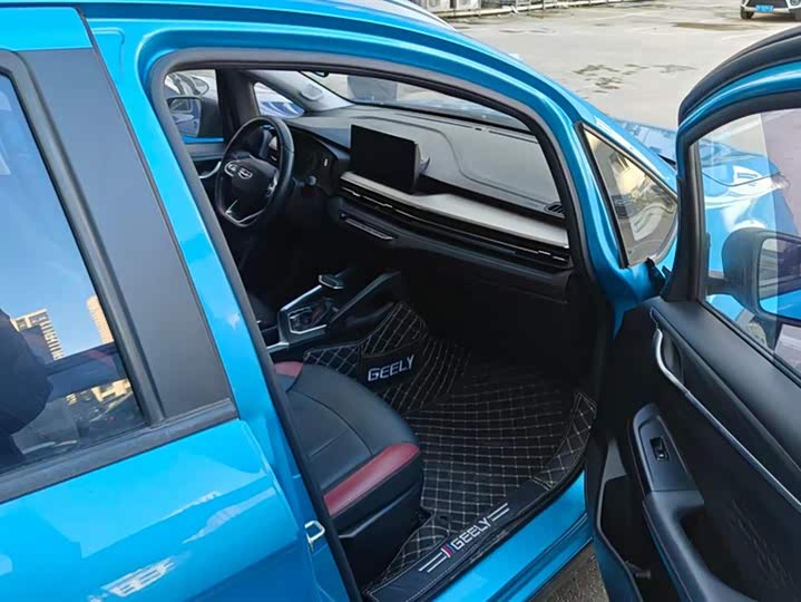 Фото 8 - Geely Vision X3