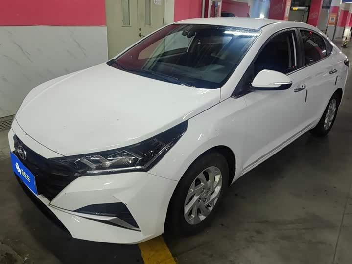 Фото 1 - Hyundai Verna