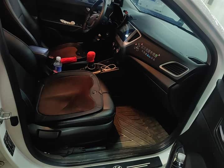 Фото 8 - Hyundai Verna