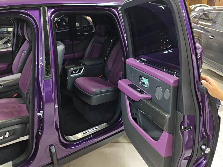 Фото 3 - Rolls-Royce Cullinan