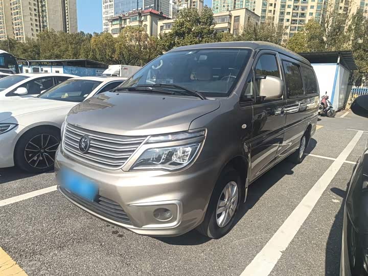 Фото 1 - Dongfeng Forthing Lingzhi M5