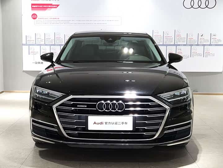 Фото 2 - Audi A8