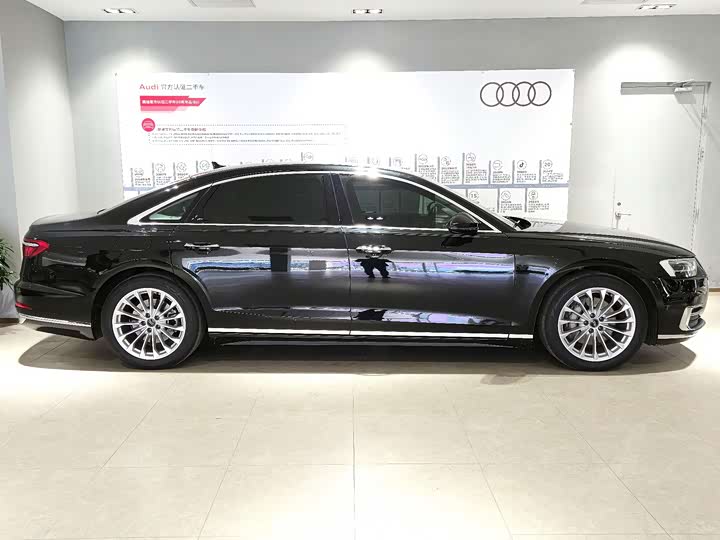 Фото 3 - Audi A8