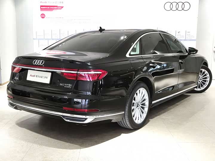 Фото 4 - Audi A8