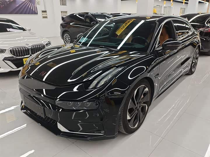 Фото 2 - Zeekr 001