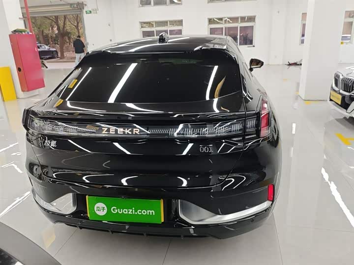 Фото 6 - Zeekr 001