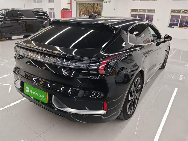 Фото 7 - Zeekr 001