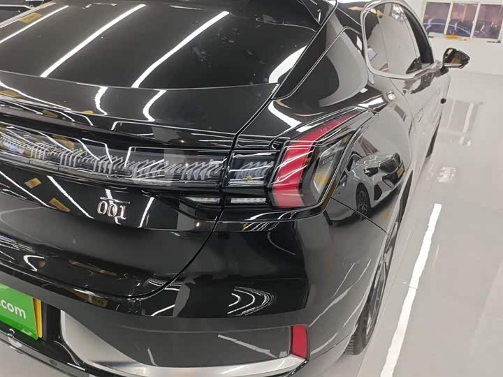 Фото 8 - Zeekr 001