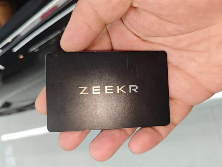 Фото 9 - Zeekr 001