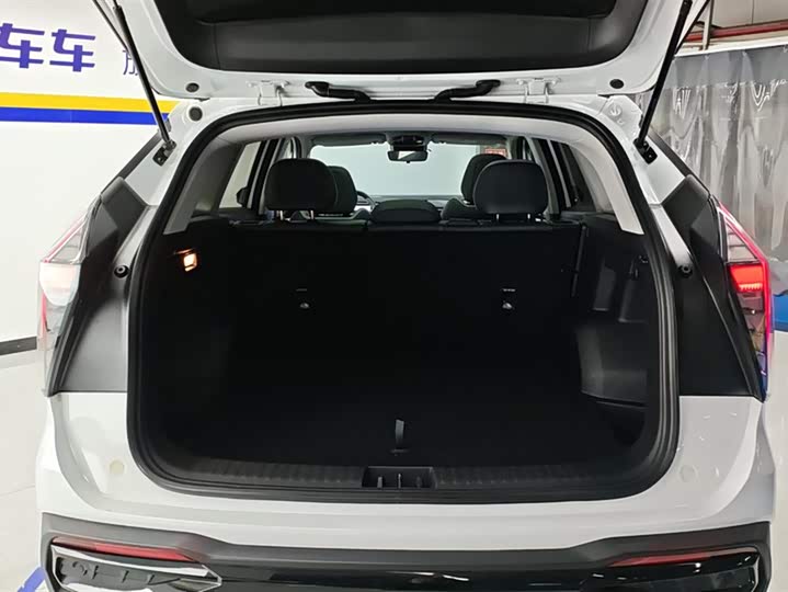 Фото 4 - Geely Atlas L