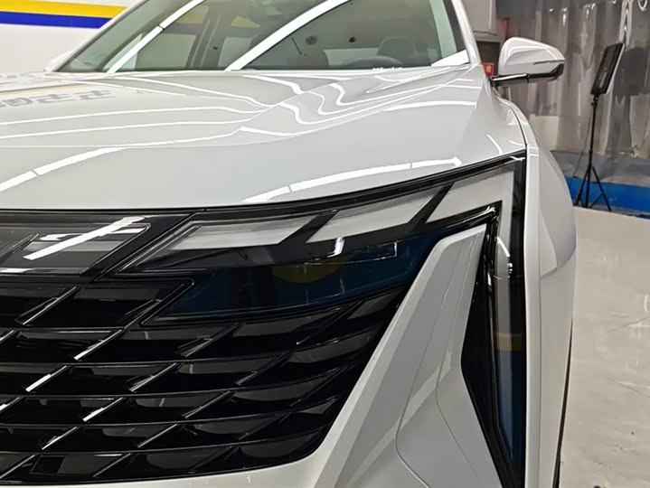 Фото 5 - Geely Atlas L