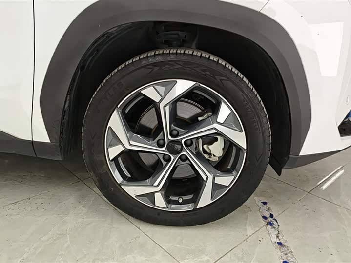 Фото 6 - Geely Atlas L