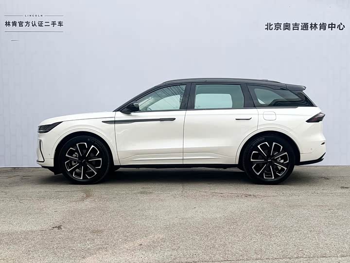 Фото 3 - Lincoln Nautilus