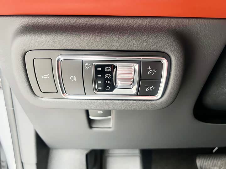 Фото 9 - Lincoln Nautilus