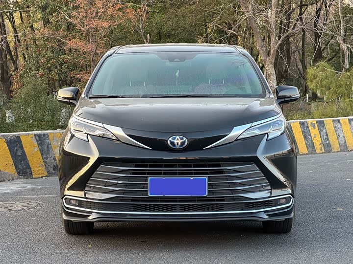 Фото 2 - Toyota Sienna