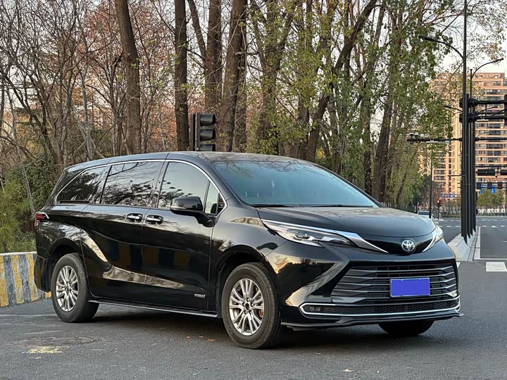 Фото 3 - Toyota Sienna