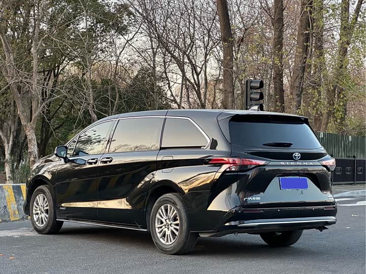 Фото 5 - Toyota Sienna