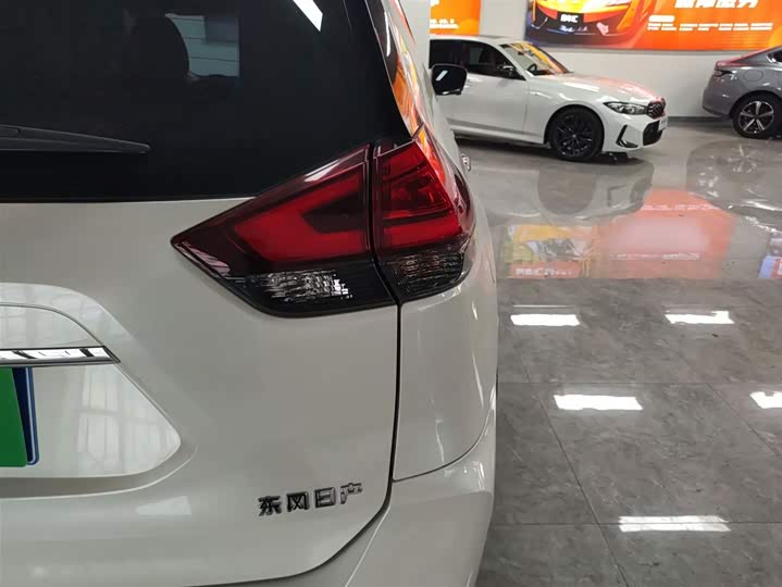 Фото 8 - Nissan X-Trail