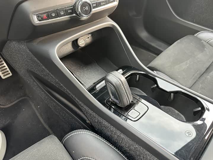 Фото 8 - Volvo XC40 EV